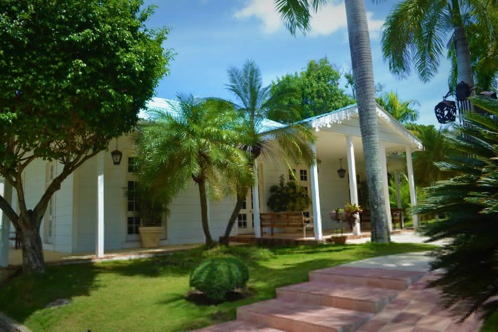 فندق Victorian House Sosúa المظهر الخارجي الصورة